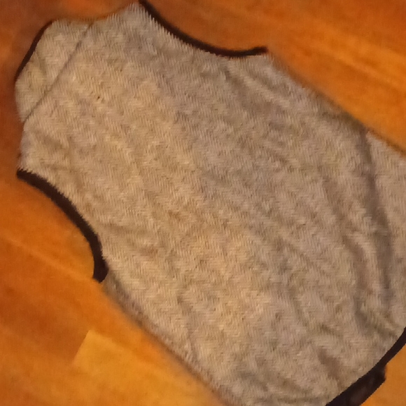 Size small monogramed vest - Picture 2 of 3